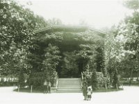 Zrinjevac, paviljon u zelenilu